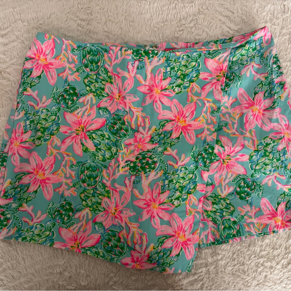 Lilly Pulitzer Floral Print Shorts - Pink and Green size 10 EUC